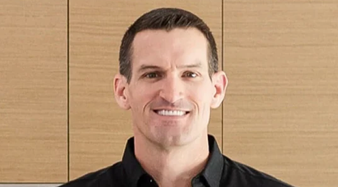 Headshot of Steve